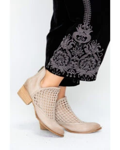 Johnny Was Women's Hirsch Velvet Embroidered Crop Pants -Country Clothing Store 2000257328 001 P4