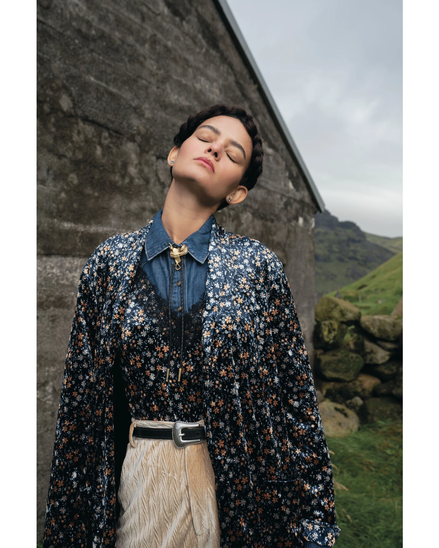 Molly Bracken Women's Ditsy Floral Print Stretch Velvet Open Front Blazer 6 Molly Bracken Women's Ditsy Floral Print Stretch Velvet Open Front Blazer - Image 4