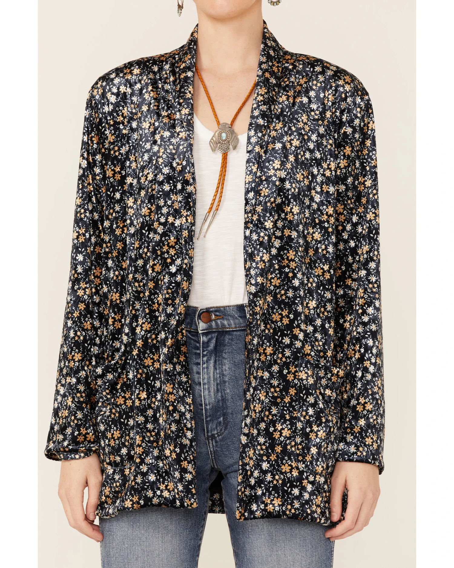 Molly Bracken Women's Ditsy Floral Print Stretch Velvet Open Front Blazer 4 Molly Bracken Women's Ditsy Floral Print Stretch Velvet Open Front Blazer - Image 2