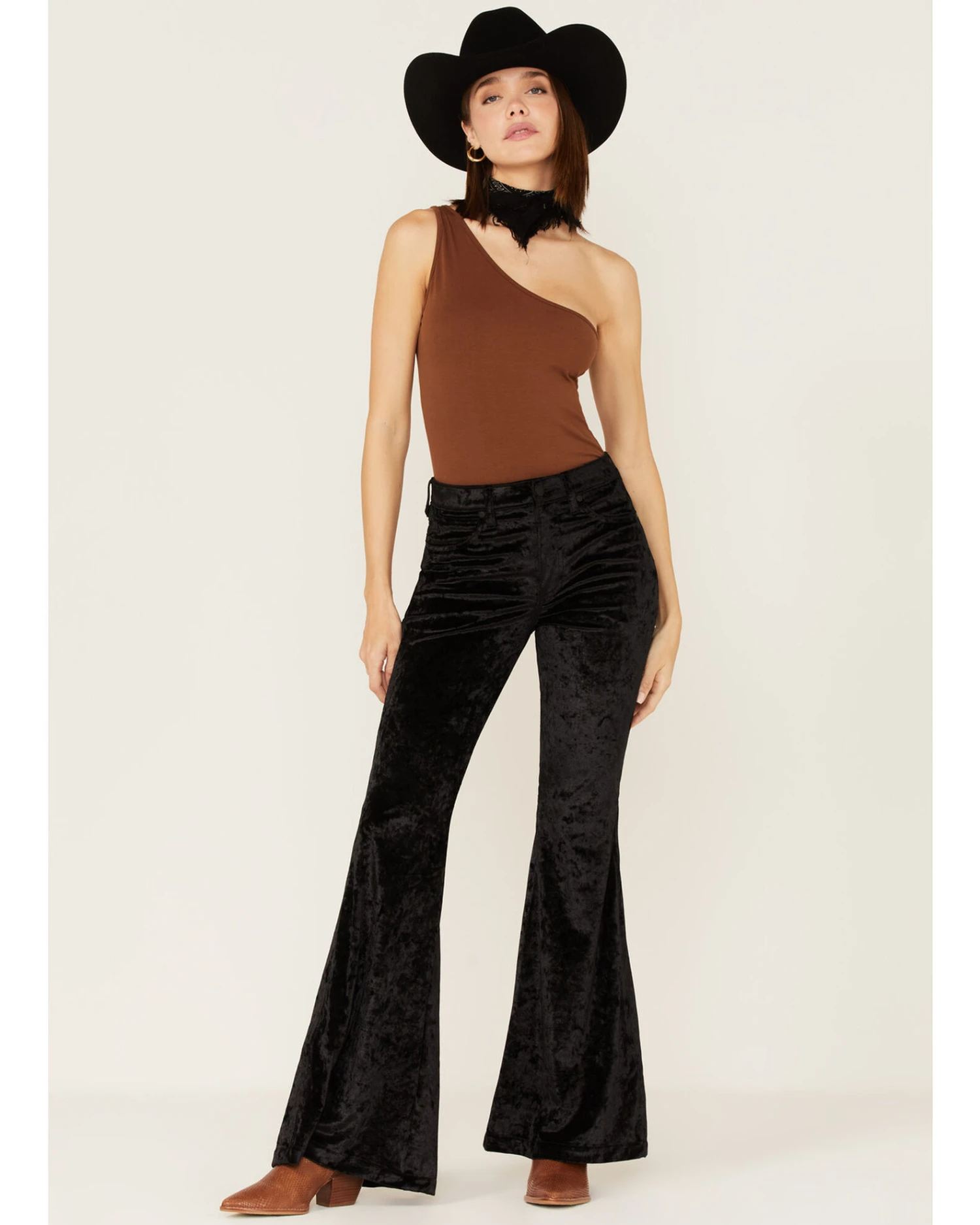 Wrangler Retro Women's Velvet High Rise Trumpet Flare Pants 6 Wrangler Retro Women's Velvet High Rise Trumpet Flare Pants - Image 4