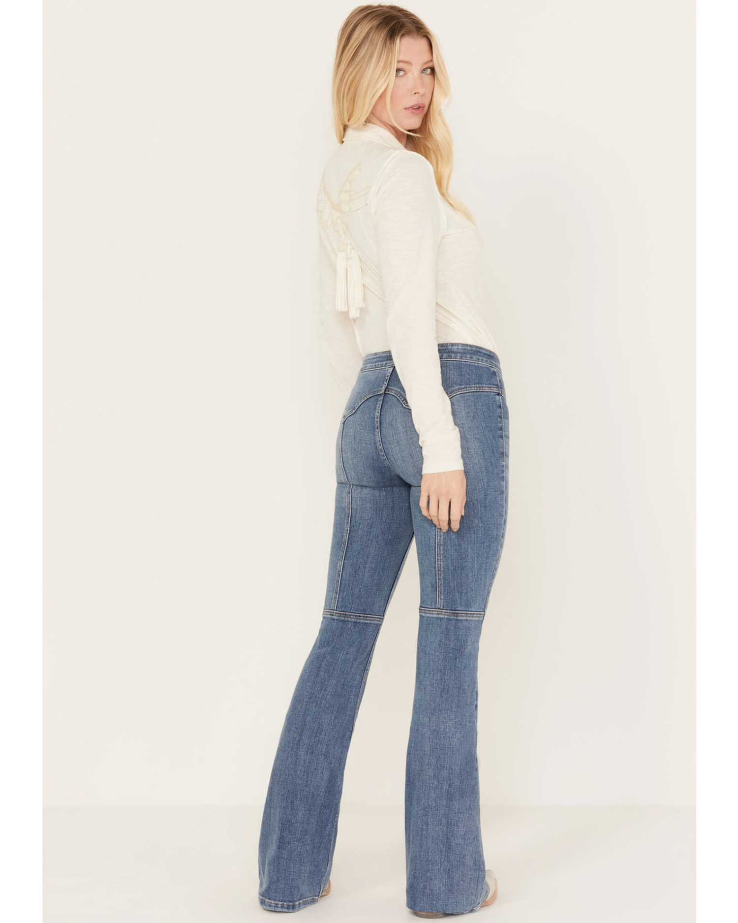 Idyllwind Women's Copper Ridge Low Rise Lace Flare Jeans 6 Idyllwind Women's Copper Ridge Low Rise Lace Flare Jeans - Image 4