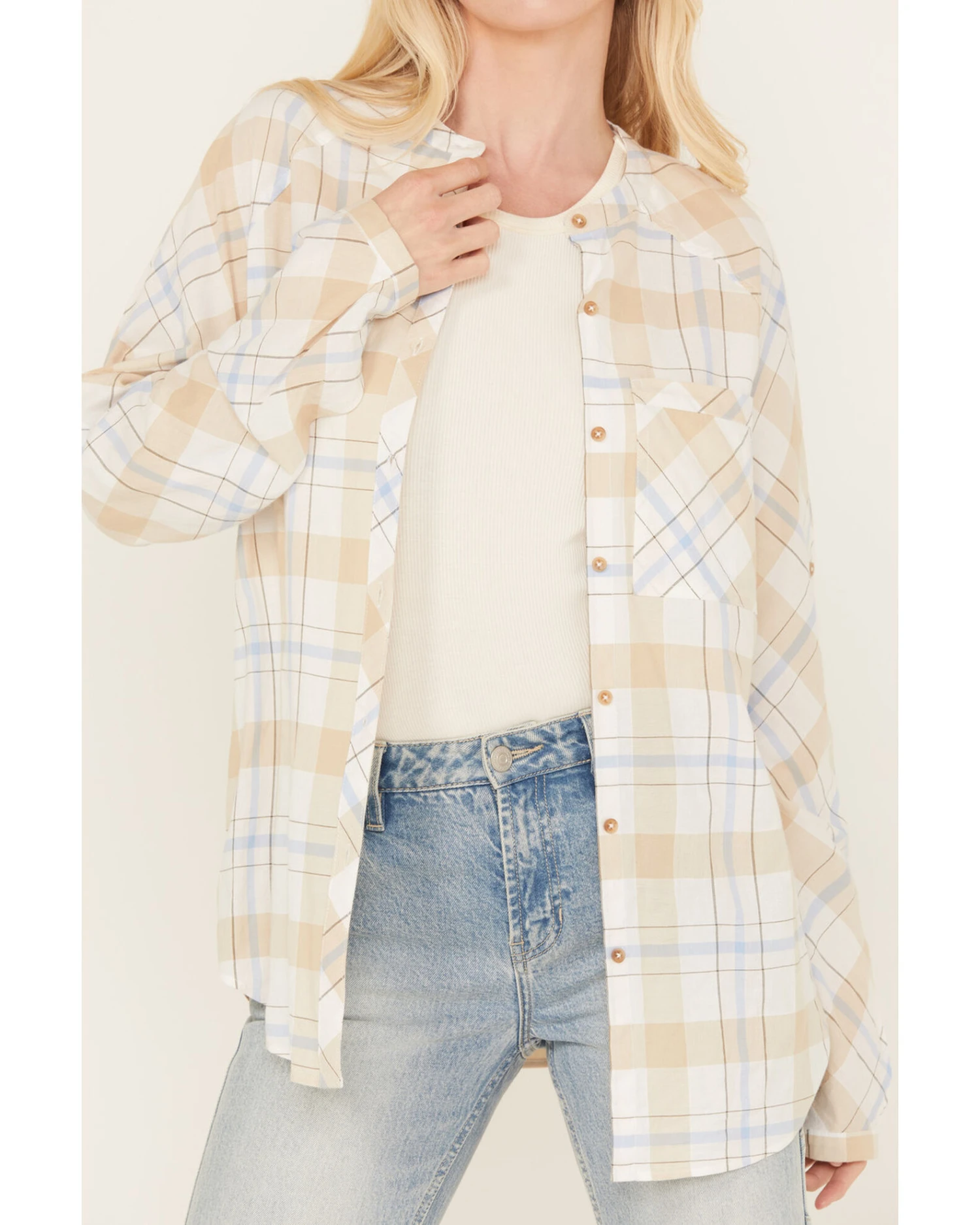 Cleo + Wolf Women's Oversized Plaid Print Button Up 3 Cleo + Wolf Women's Oversized Plaid Print Button Up